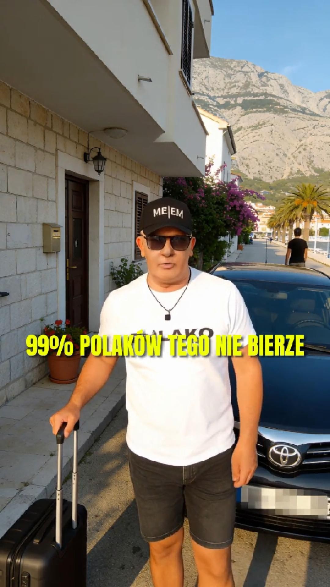 Co zabrać do Chorwacji — przedłużacz na mało gniazdek