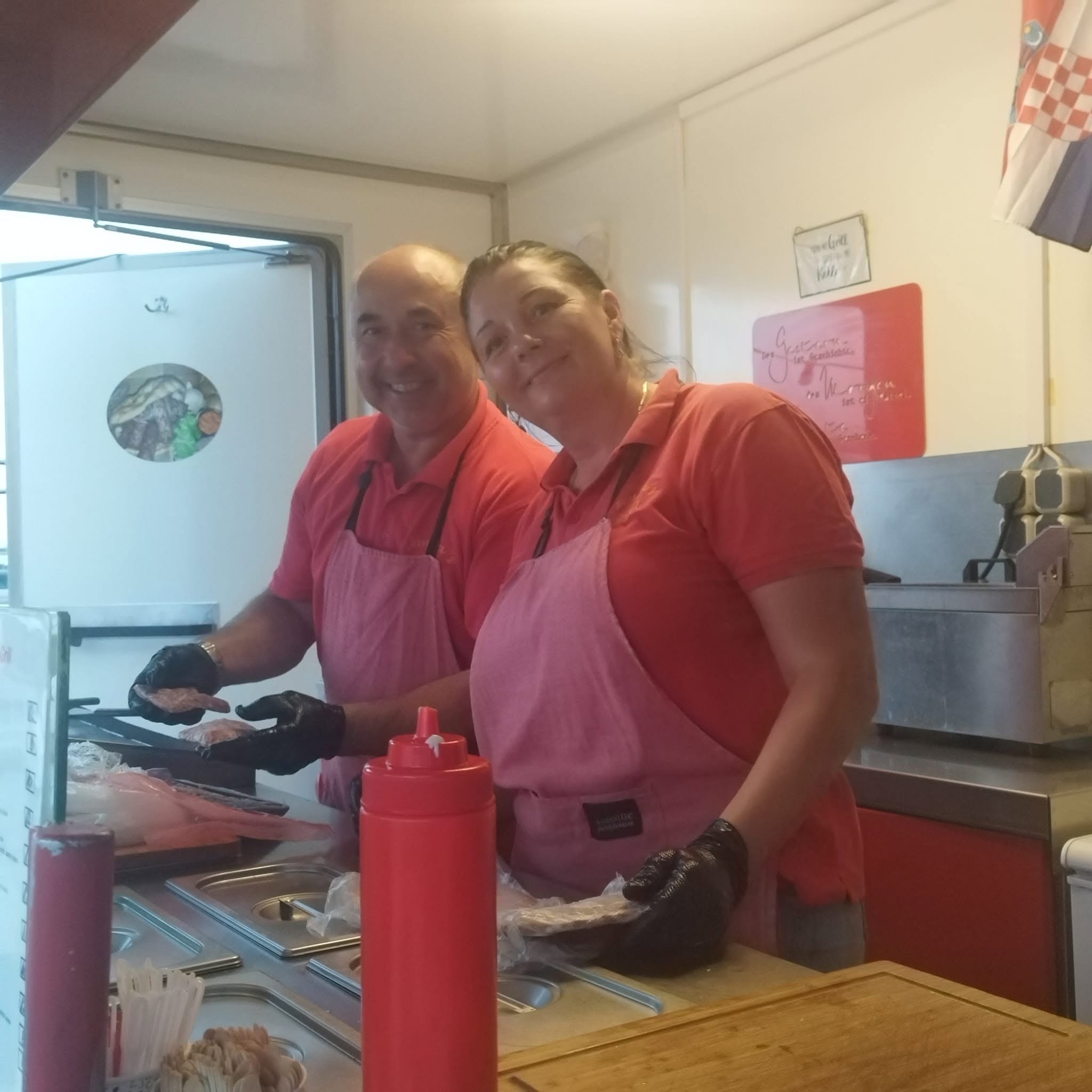 Gdzie zjeść w Rogoznicy — grill, do którego chodzą miejscowi