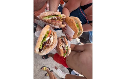 Gdzie zjeść w Rogoznicy — grill, do którego chodzą miejscowi